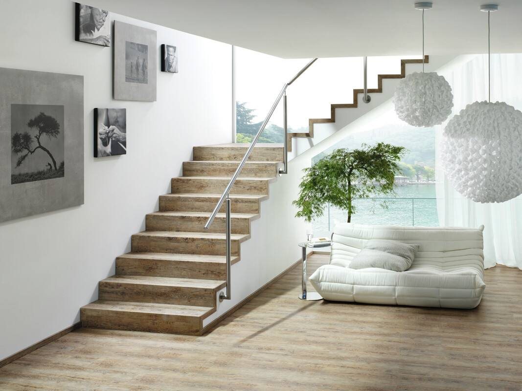 Heller Designboden in Holzoptik im Wohnbereich